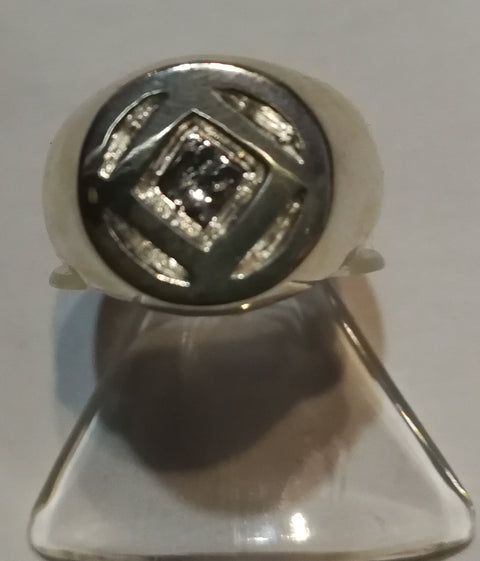 Ring mit Dienstlogo